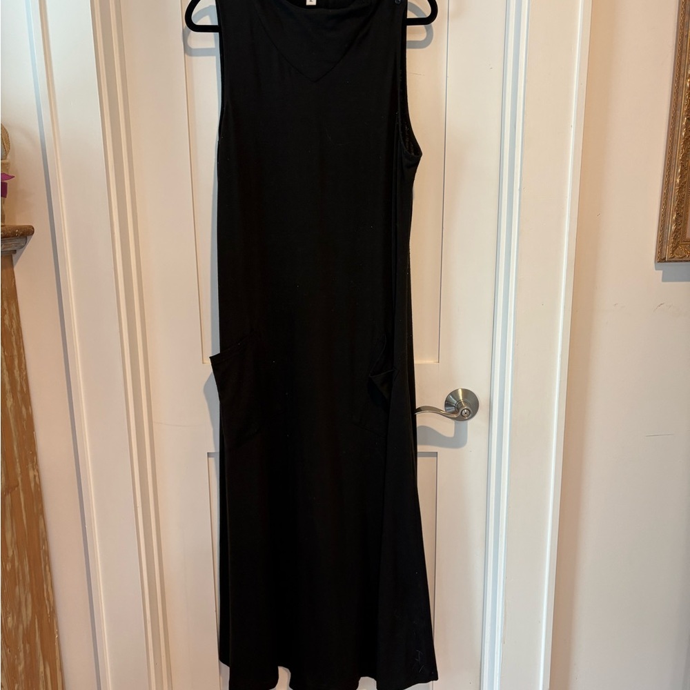 ExclusiveLMSM Classic Black Midi Dress